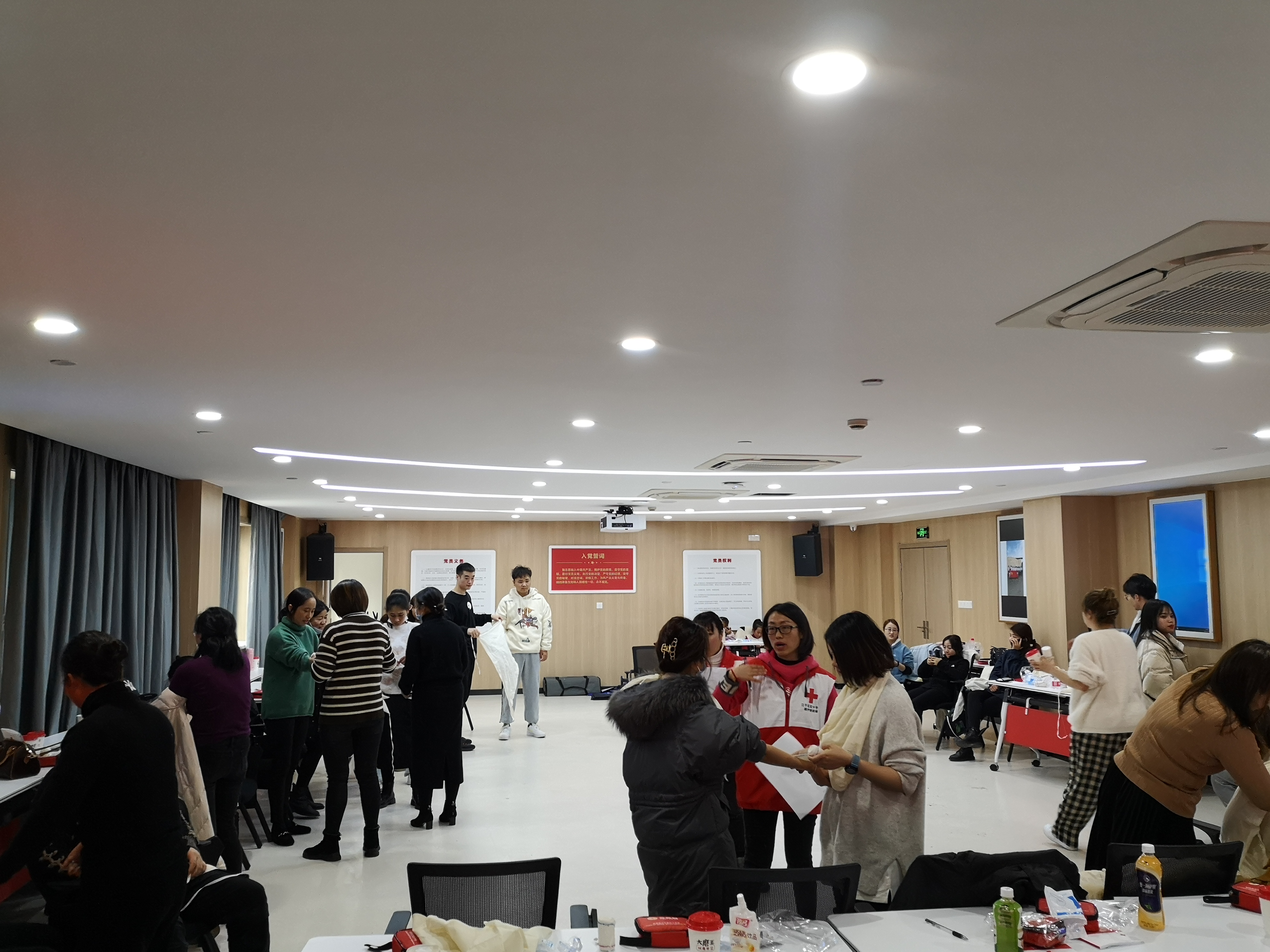 20201221跨界合作、公益同行——江干区红十字应急救护讲师团应邀走进蔚蓝救援中心mmexport1608374527355.jpg
