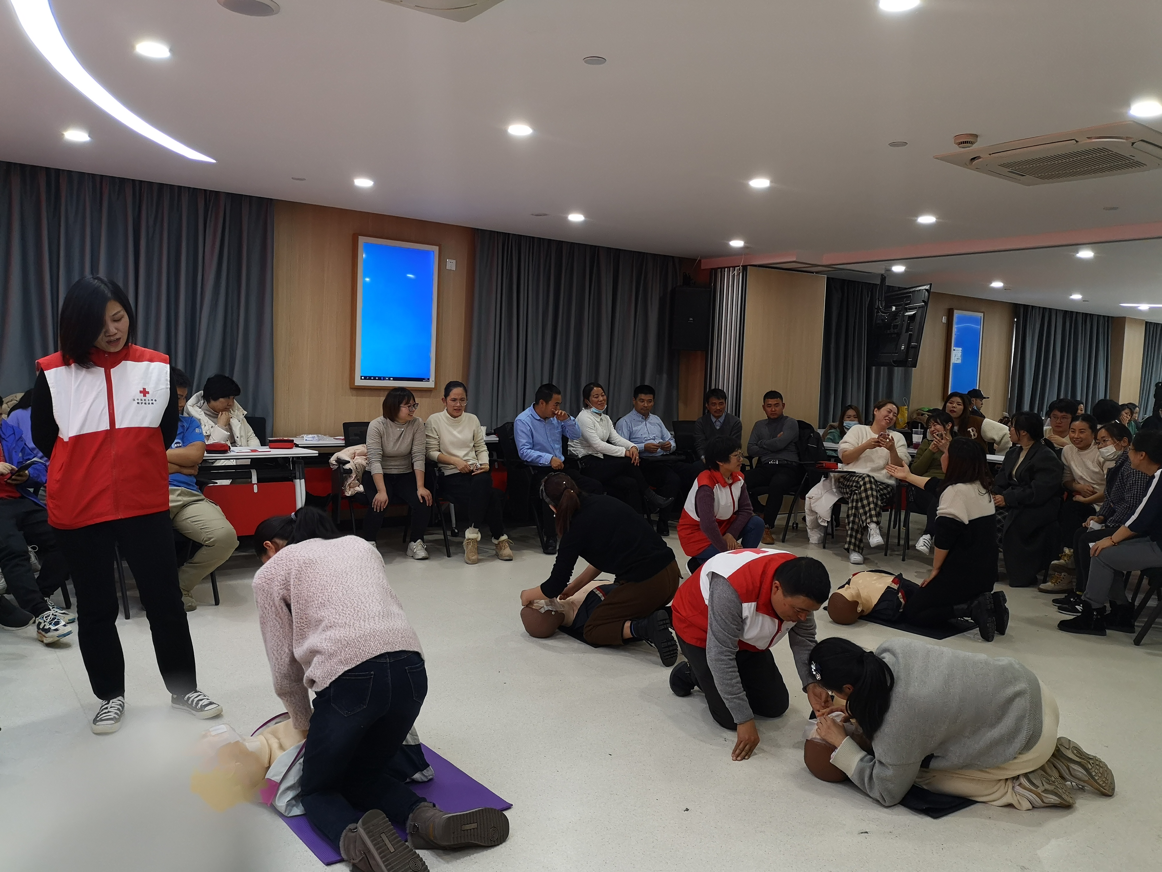 20201221跨界合作、公益同行——江干区红十字应急救护讲师团应邀走进蔚蓝救援中心mmexport1608374523561.jpg