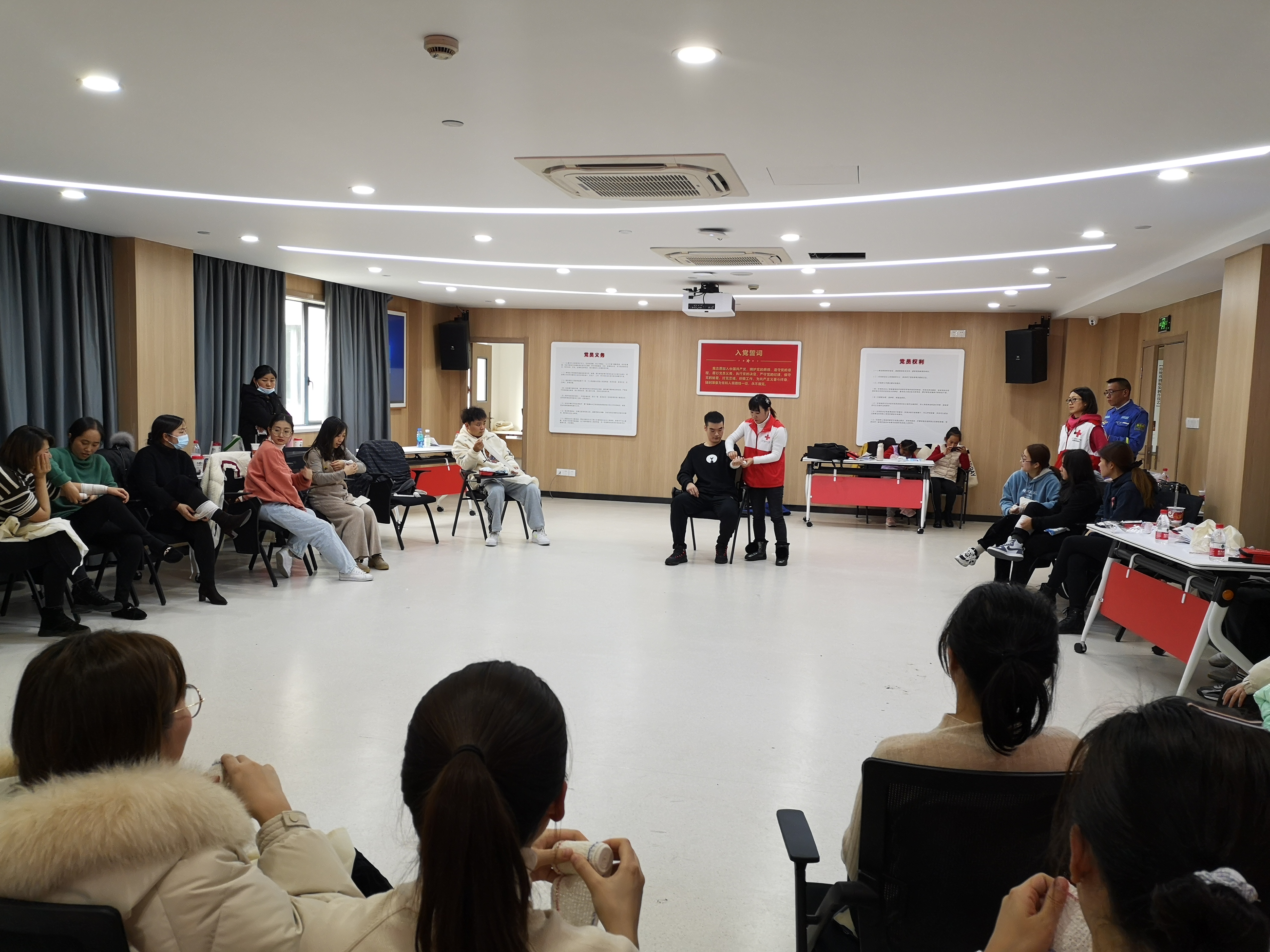 20201221跨界合作、公益同行——江干区红十字应急救护讲师团应邀走进蔚蓝救援中心mmexport1608374518832.jpg