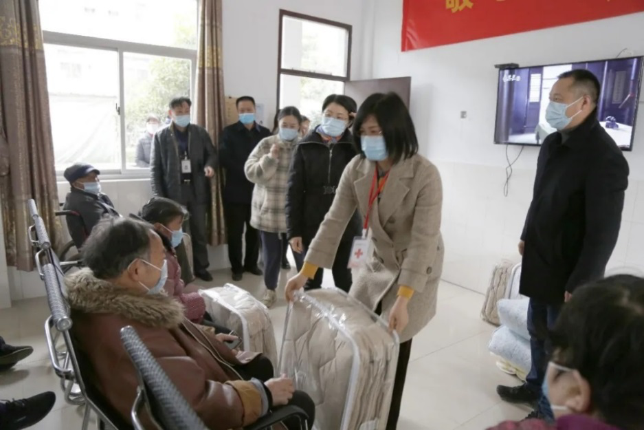 萧山区红十字会：寒冬送温暖3.png