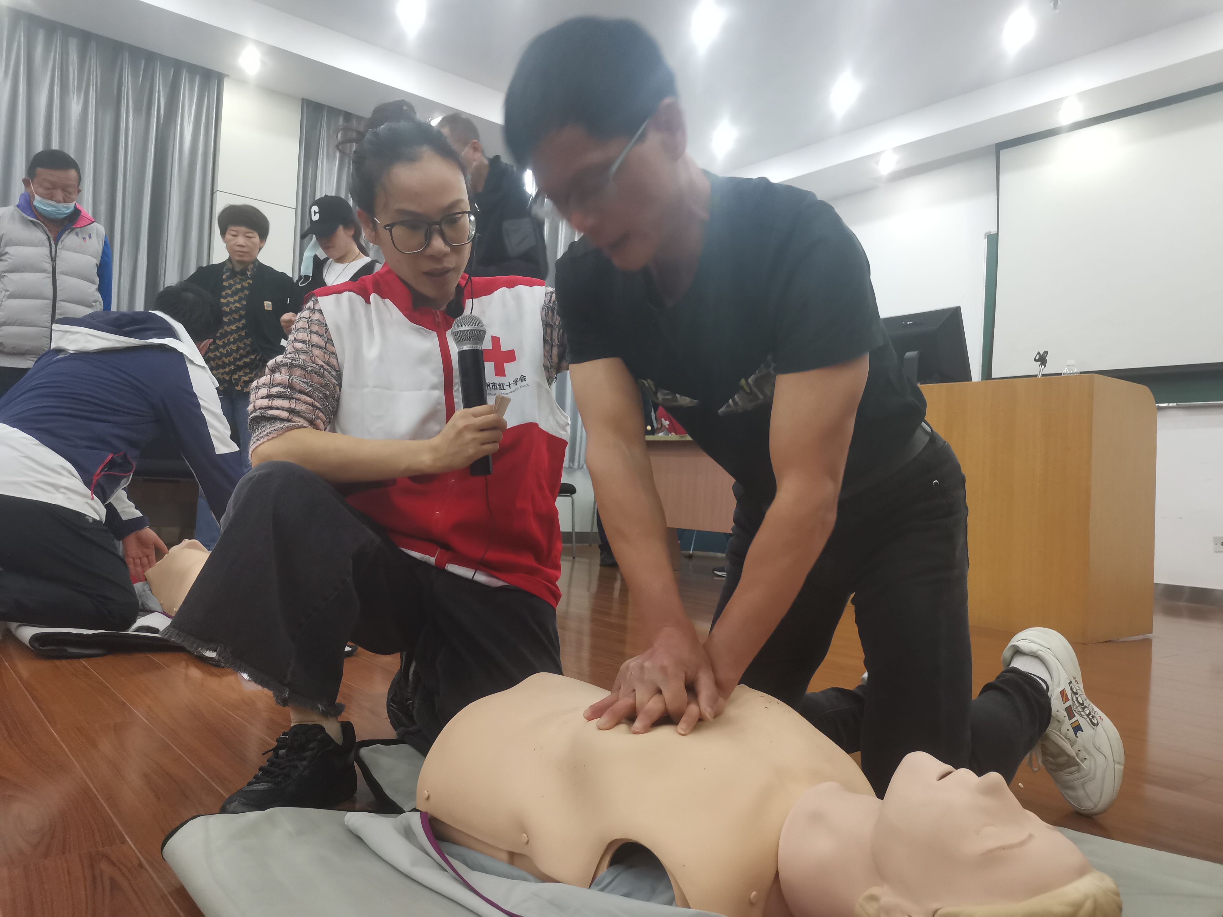 11.19红十字2.jpg